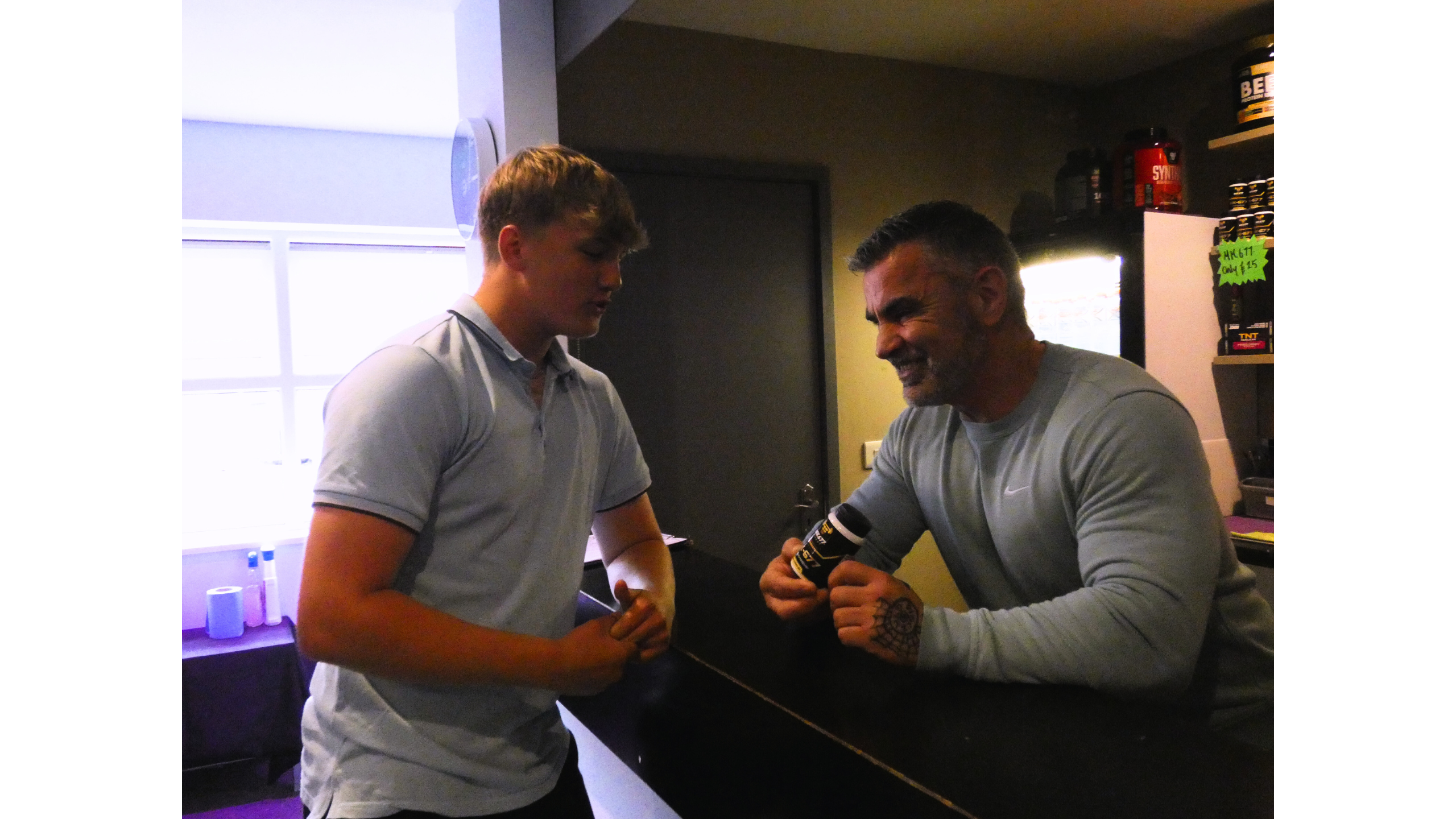 Coach-Explaining-Supplements